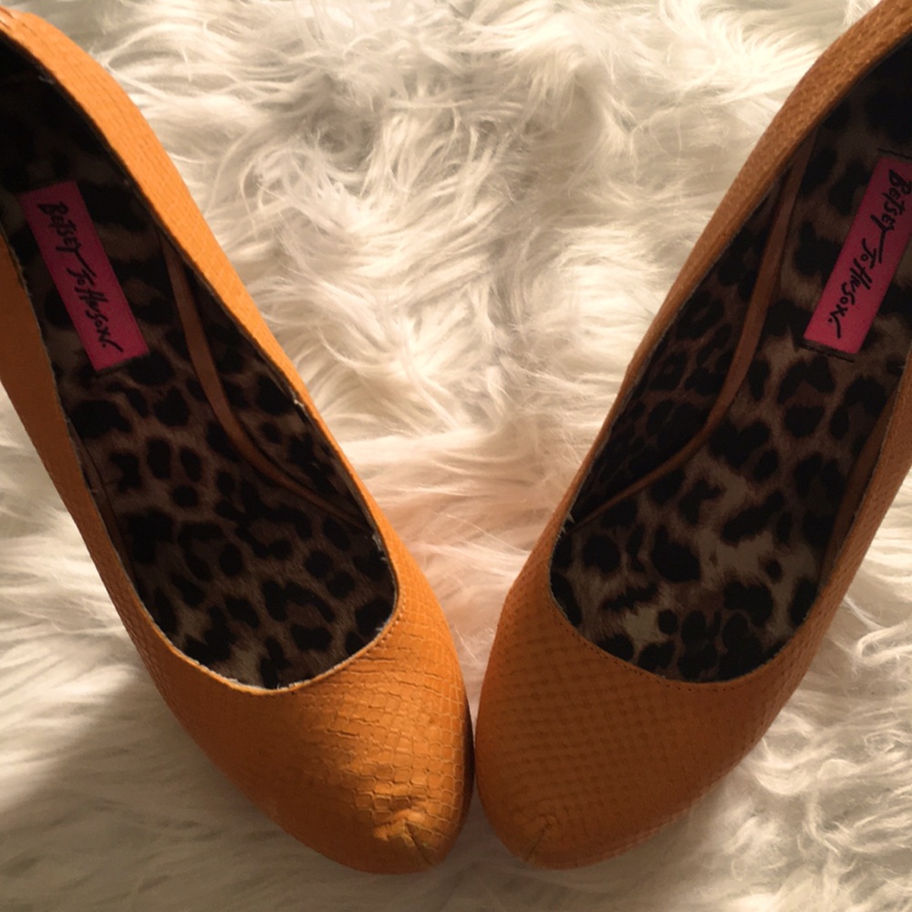 Betsy Johnson Pumps.